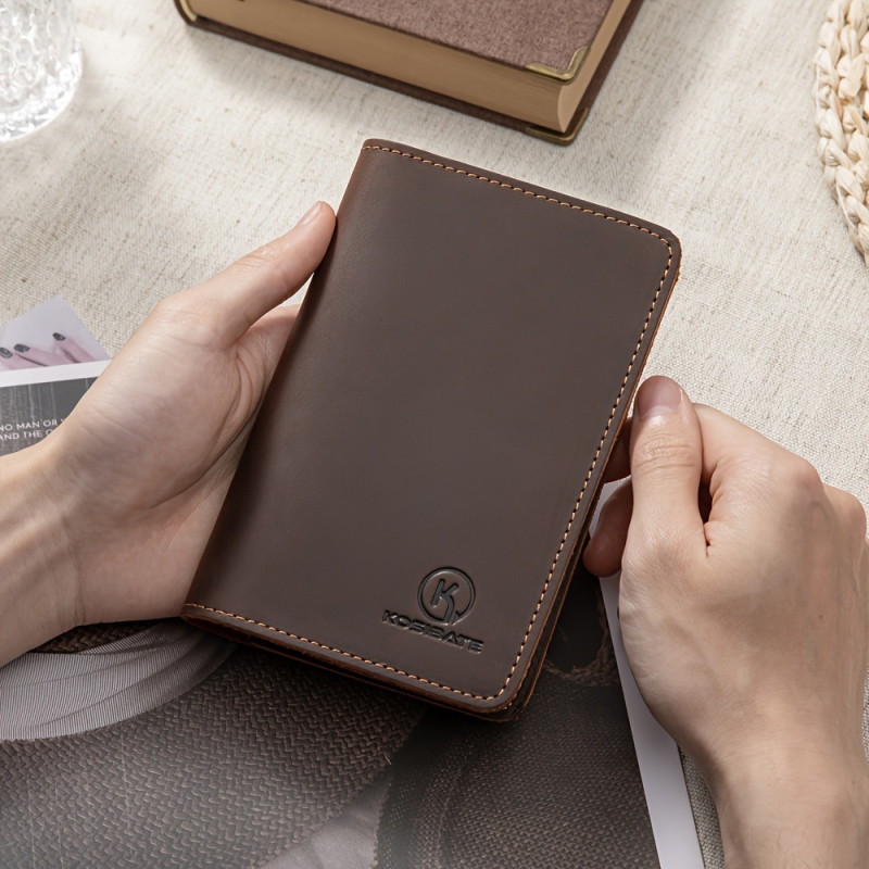 PU ādas dienasgrāmatas vāciņš ar pildspalvas cilpu, kartes turētāju un pases/dokumentu uzglabāšanu — universāls, 2025. gada pavasaris