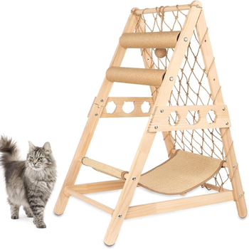 Puidust kasside puu koos pesakastiga, integreeritud kolmnurkne ronimistruktuur