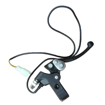 Elektriline ratastooli tõukeratas ees, väikesed neli ratast, üks kuni kaks pidurikangi, piduritross, käsipidur, üks käepide, topeltpidurid.