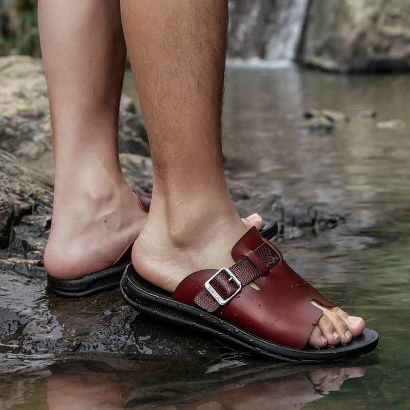 Meeste suve sandaalid hingava mikrofiiber naha ülemise osaga ja PU tallaga, randstiilis ühe rihmaga, kerged ja libisemiskindlad