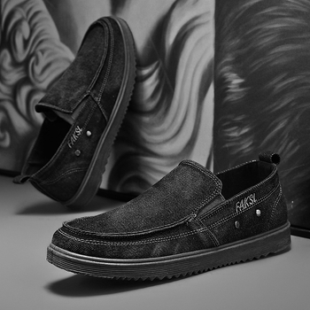 Meeste slip-on loafer'id – seklus suu avanemine, PU ülaosa, ümmargune varvas, madal kand (1–3 cm), PVC põhi