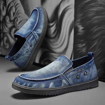 Meeste slip-on loafer'id – seklus suu avanemine, PU ülaosa, ümmargune varvas, madal kand (1–3 cm), PVC põhi