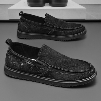 Meeste slip-on loafer'id – seklus suu avanemine, PU ülaosa, ümmargune varvas, madal kand (1–3 cm), PVC põhi