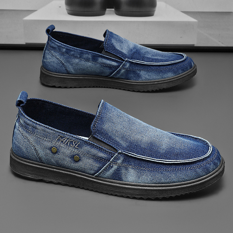 Meeste slip-on loafer'id – seklus suu avanemine, PU ülaosa, ümmargune varvas, madal kand (1–3 cm), PVC põhi