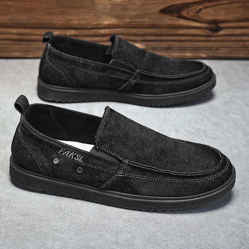 Meeste slip-on loafer'id – seklus suu avanemine, PU ülaosa, ümmargune varvas, madal kand (1–3 cm), PVC põhi