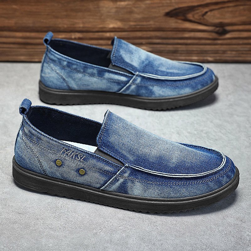 Meeste slip-on loafer'id – seklus suu avanemine, PU ülaosa, ümmargune varvas, madal kand (1–3 cm), PVC põhi