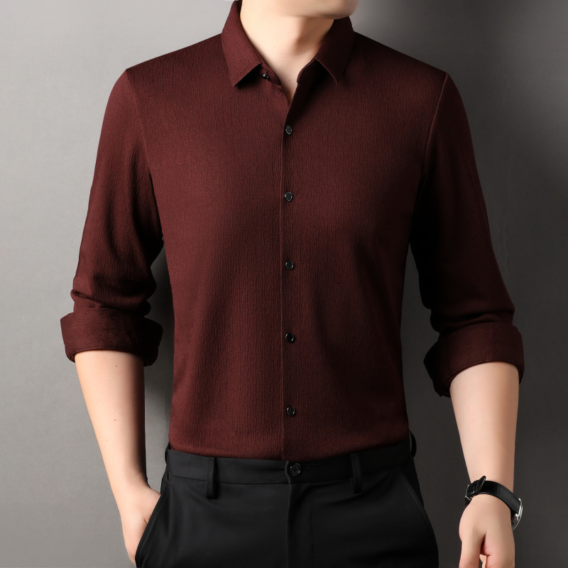 Särk lapelkrae, jacquard-viskoosi segu, anti-krutības un augsta elastība, garas piedurknes, piemērots griezums