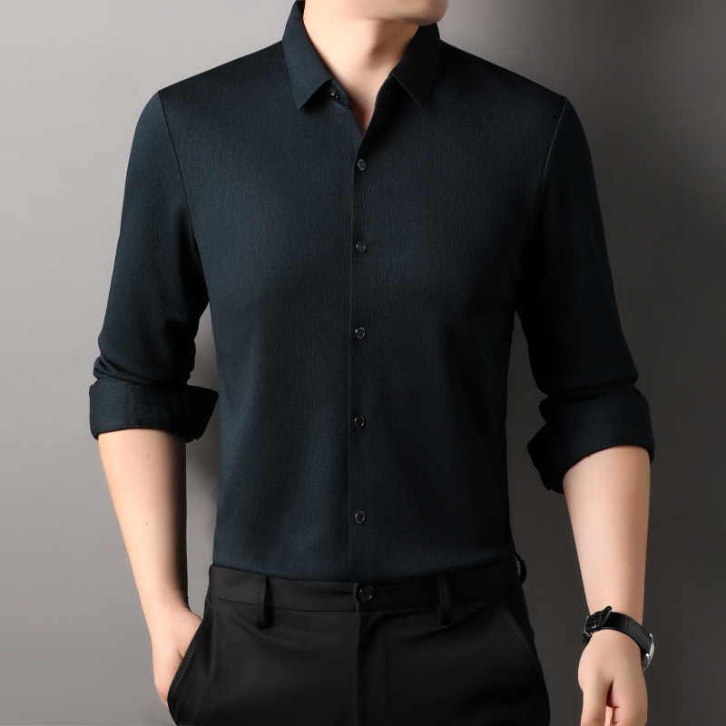 Särk lapelkrae, jacquard-viskoosi segu, anti-krutības un augsta elastība, garas piedurknes, piemērots griezums