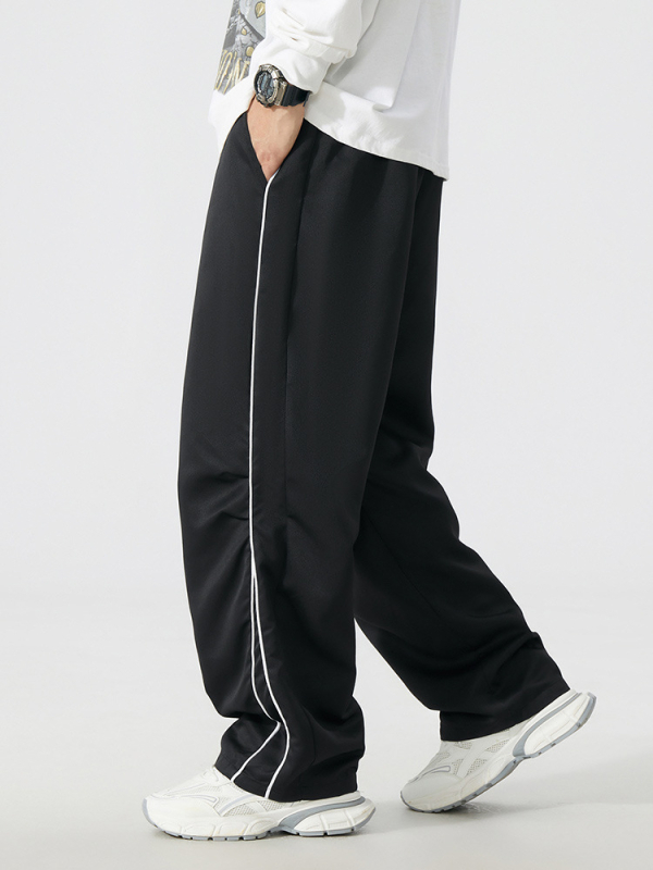 Sportlikud igapäevased püksid patchwork’i ja triipudega, 100% polüester, hingavad ja kortsuvabad, keskjooneline vöökoht, sirge lõige