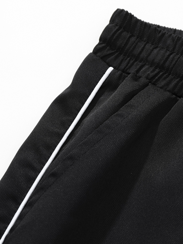 Sportlikud igapäevased püksid patchwork’i ja triipudega, 100% polüester, hingavad ja kortsuvabad, keskjooneline vöökoht, sirge lõige