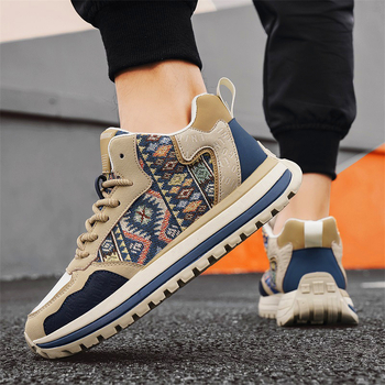 Meeste kõrged sportlikud tossud igapäevaseks kasutamiseks; ülemine nahast ja tekstiilist, sisetald võrkvoodriga, PVC talla, paelaga kinnitused