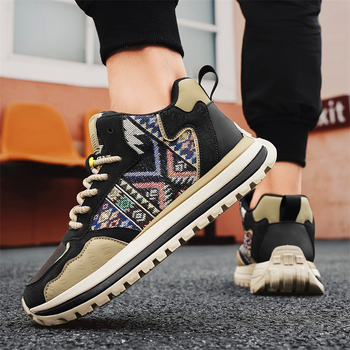 Meeste kõrged sportlikud tossud igapäevaseks kasutamiseks; ülemine nahast ja tekstiilist, sisetald võrkvoodriga, PVC talla, paelaga kinnitused