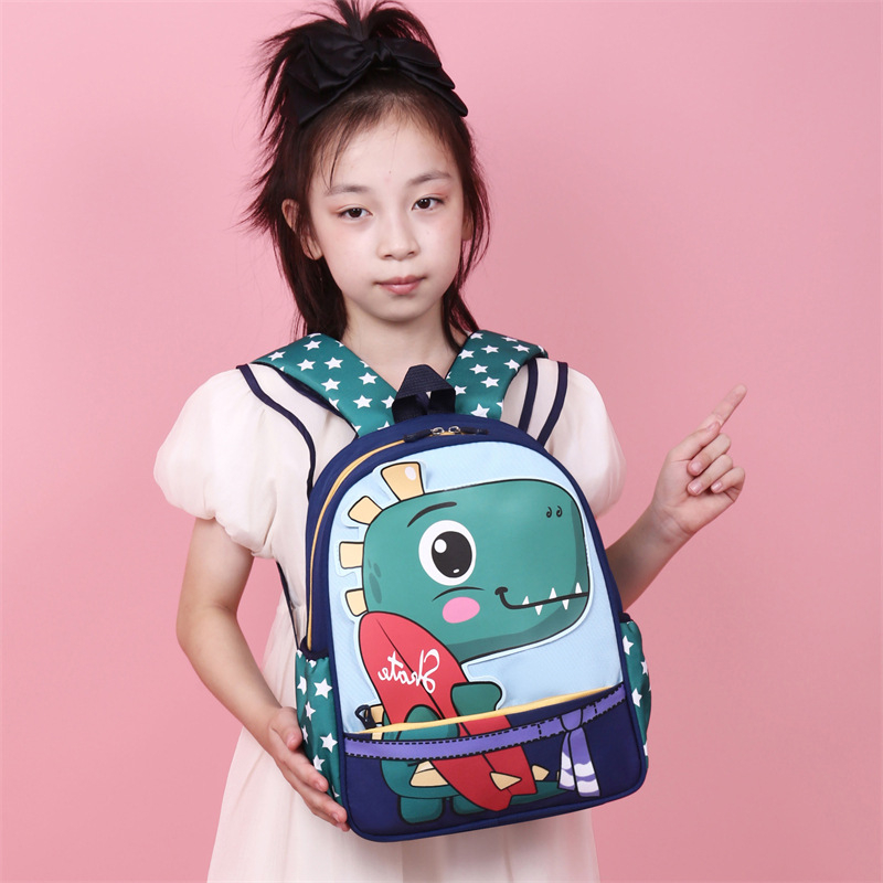 Lasteaedade koolikott dinozauru motiiviga, hingav Oxford-kangas, laienev disain, õhupatjadega õla kaitseks