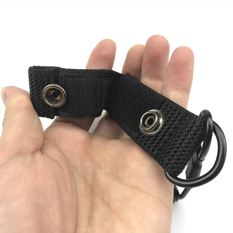 MOLLE relva kaelarõngas elastse turvakiiliga - plastikust, elliptiline klamber, konksiga kinnitamine, välistingimustes kasutamine, neljad hooajat