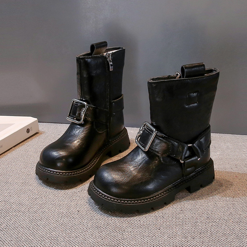 Tüdrukutele põlveni ulatuvad saabad kunstnahast, külje tõmblukuga, kummist talla, PU sisetald, ühetooniline värv, sügis 2024