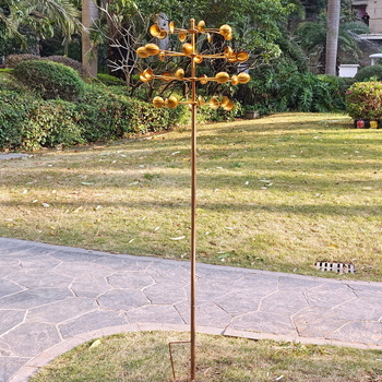 Aia metalli skulptuur tuuleveskiga lusika kujul, nelja külje pöörlev dekoratsioon, elektroplaadimine, valamine, pool-käsitöö ja pool-masinaga töötlus, kaasaegne kunstistiil