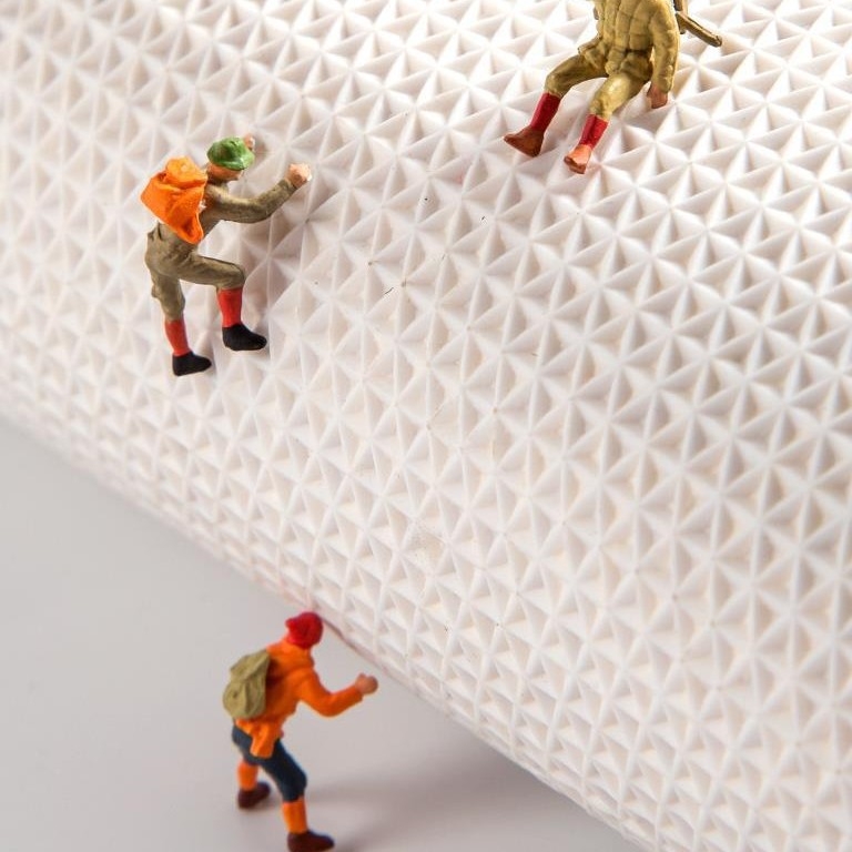 Ümmargune vaip taimekiududest, abstraktne muster, masinpestav, elutoa jaoks