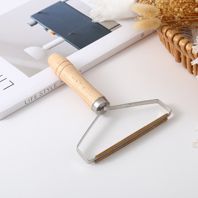 Käsitsi kasutatav kahetahuline puidust karvade eemaldaja, puidust käepidemeaga