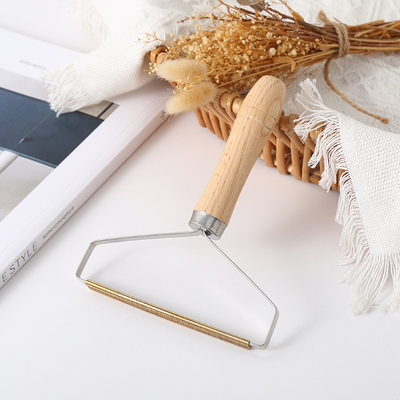 Käsitsi kasutatav kahetahuline puidust karvade eemaldaja, puidust käepidemeaga