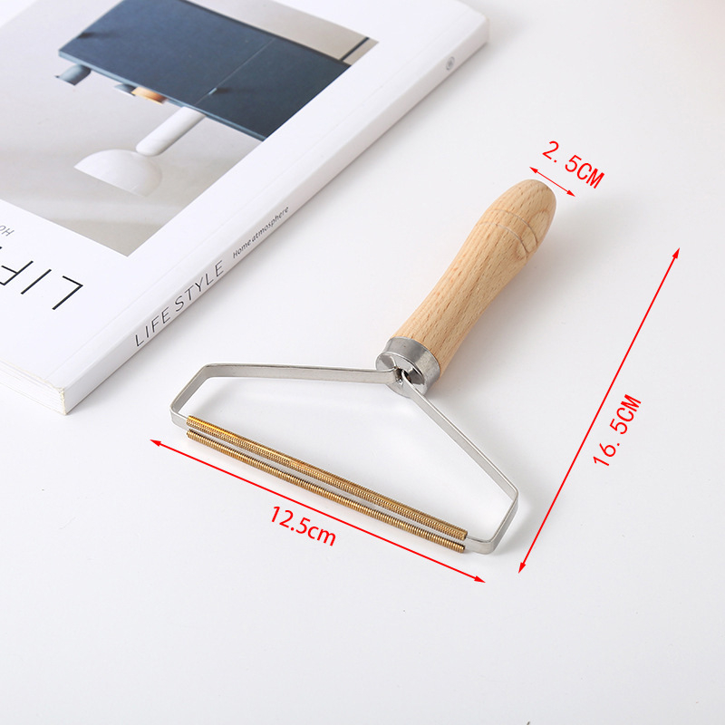 Käsitsi kasutatav kahetahuline puidust karvade eemaldaja, puidust käepidemeaga