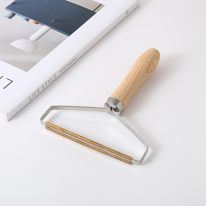 Käsitsi kasutatav kahetahuline puidust karvade eemaldaja, puidust käepidemeaga