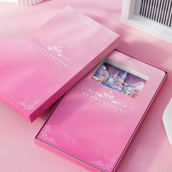 Märkmik cartoon-tüdrukust inspireeritud disainiga; kaas kahekordse offset-paberist; teksti paber toor puidupulpp; 150 g; traadita köide; 50–100 lehekülge