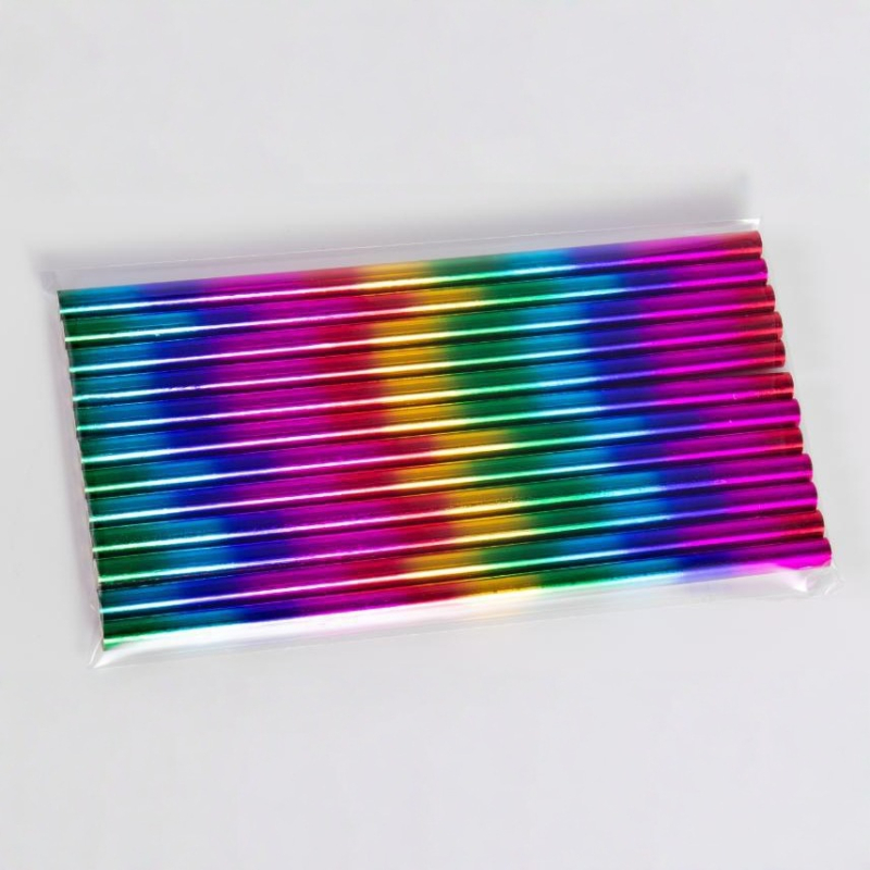 Värvilised pliiatsid puidust korpusega; Nelja värvi Rainbow komplekt; Materjal: esmaklassiline pehme puit; Korpus: puidust; Liikuv: Ei