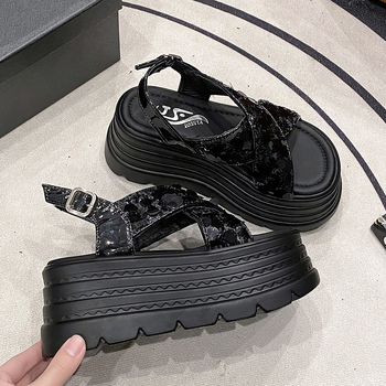 Platvormisandaalid pailettidega, 8 cm kanna, PU ülemine, ümmargune varvas, kummist tald, ühe joone klipsiga