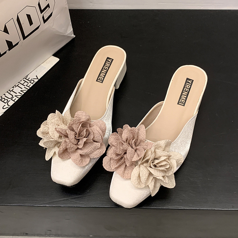 Naiste satiinist sandaalid lillemustriga, ruudukujulise ninaga, kummist talla, PU vooder, keskmise ploki kanna