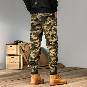 Meeste puuvillased töö- ja vabaaja püksid keskmise vöökohtaga, mikroelastsus, mitmekülgsed taskud, ilma triikimata