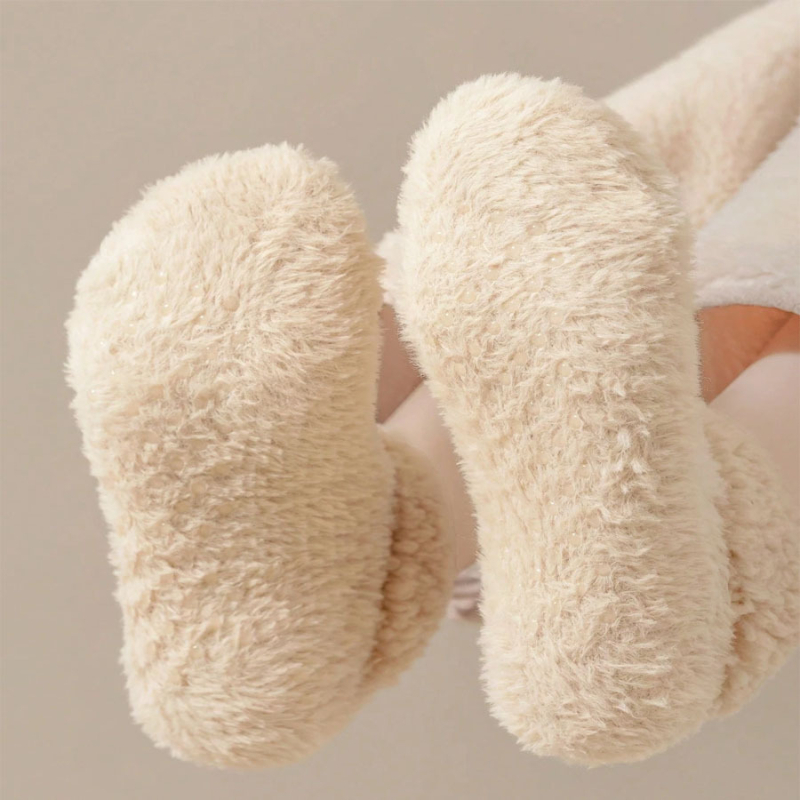 Naiste lühikesed polüesterplüüsokid koduseks kandmiseks - hingavad, nahasõbralikud, talve ja sügise jaoks, ühe nõelaga kudumine, 80–90% polüester, 2025. aasta kevadine lansseerimine