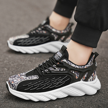 Jooksujalatsid võrgust ülemisega, kummist tallaga, madal varvas, pitsiga kinnituvad, ümmarguse varbaga