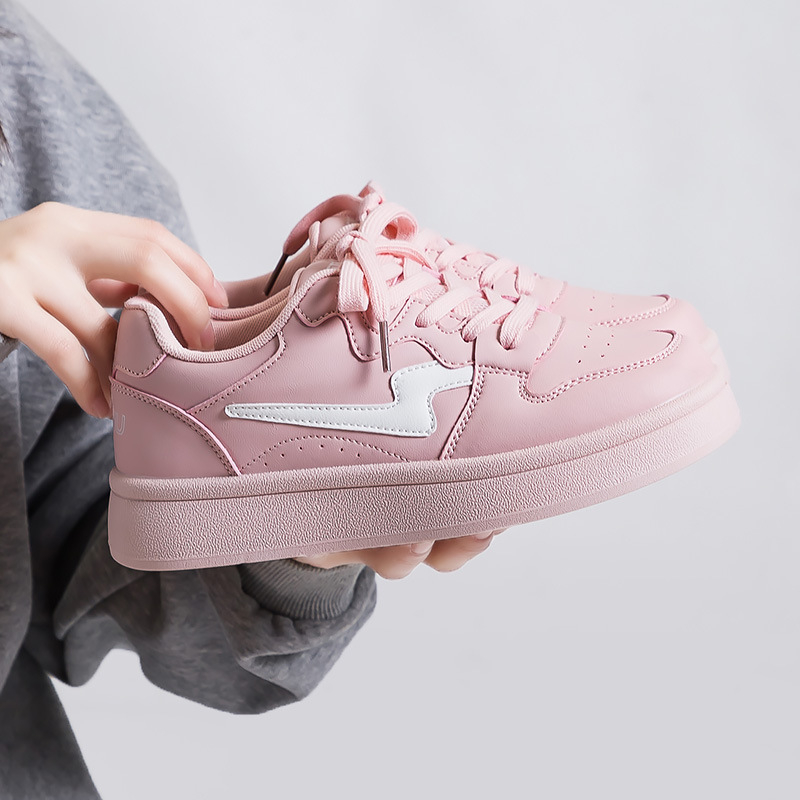 Naiste spordijalatsid sünteetsest nahast, kummist tald, 3–7 cm kõrgus, riidekinnitusega, latex sisetald, hingavad, igapäevane stiil