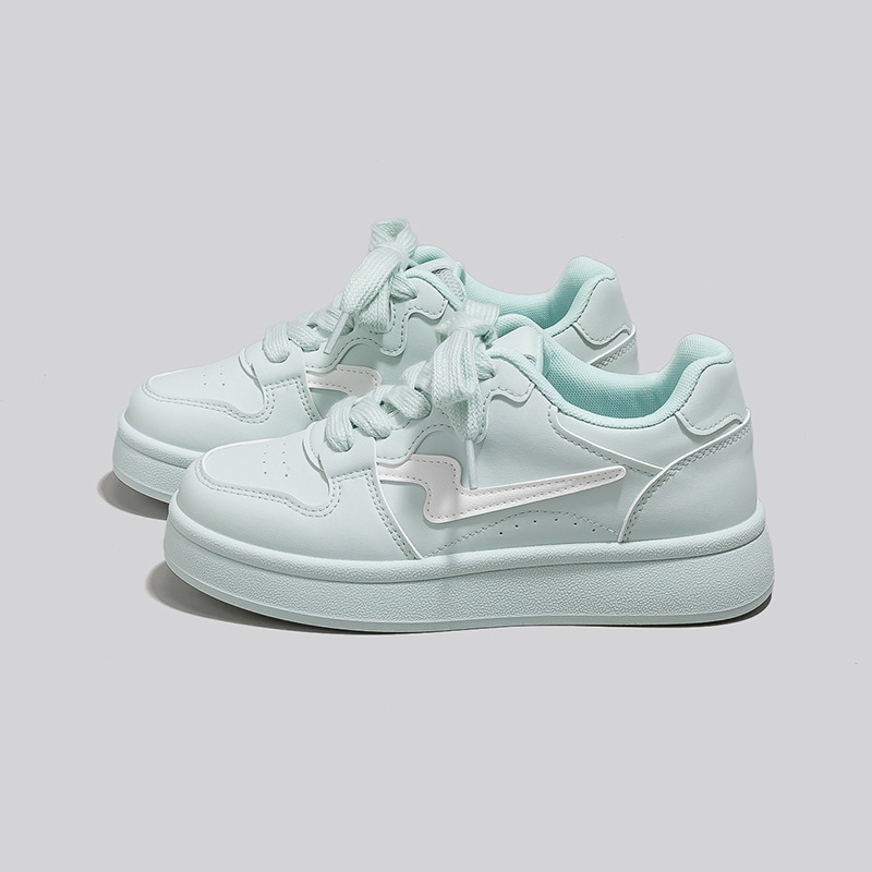 Naiste spordijalatsid sünteetsest nahast, kummist tald, 3–7 cm kõrgus, riidekinnitusega, latex sisetald, hingavad, igapäevane stiil