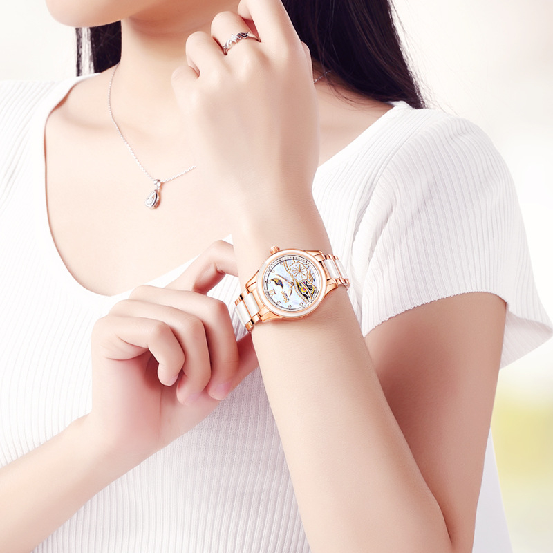 NESUN naistele – täielikult automaatne mehhaaniline käekell, keraamiline korpus ja rihm, 50 m veekindlus, Kuu faas ja luminoorne displei, analoogne näit