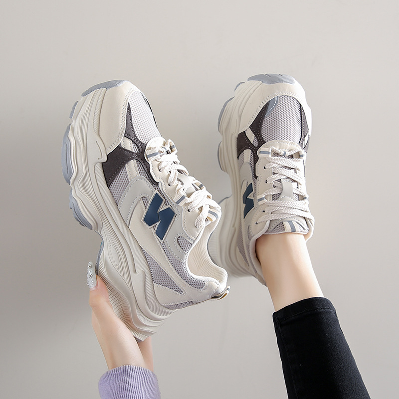 Naiste igapäevased tossud paksu tallaga, PU ülemine, kummist tald, madal varvas, ees paeltega kinnitusega, Dad Shoes stiil