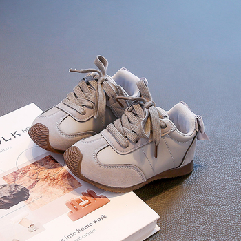 Jooksujalatsid, Ülemine osa: kunstnahk; Hingav, kerge, kulumiskindel; Tald: kumm; Ees pitsidega kinnitatav