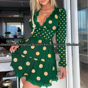 Kleit punktmustriga, V-kaelusega, pikkade varrukatega, polüesterkangas, printsessi siluett