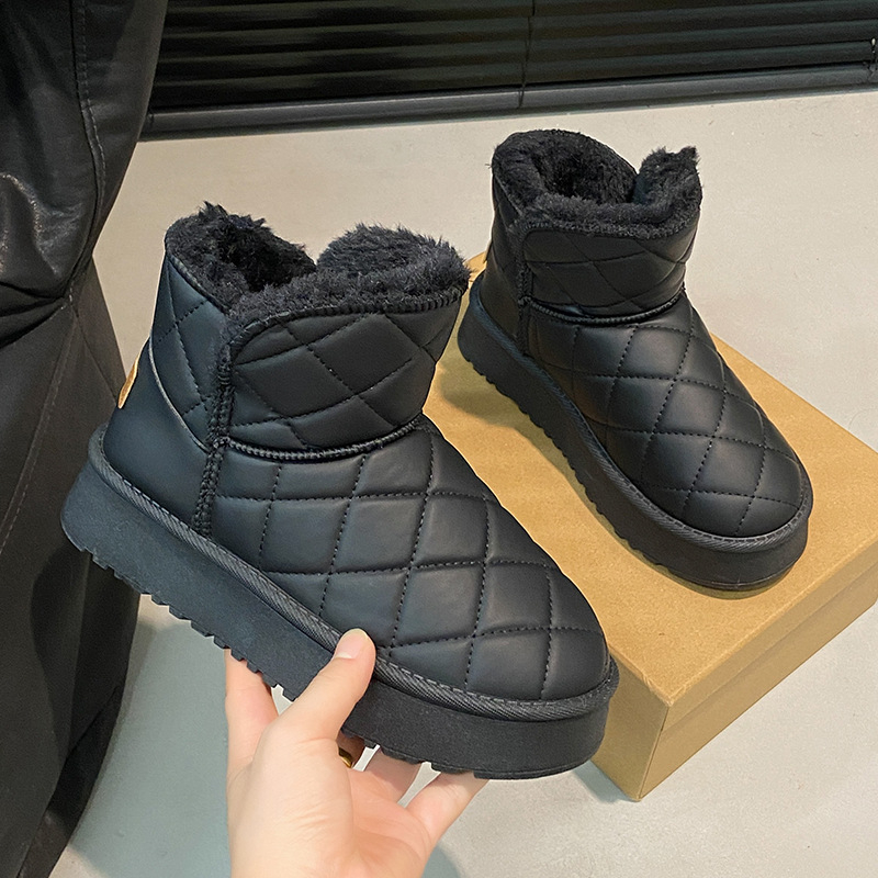 Naiste lumejalanõud PU ülemine osa, kummist talp, sees kunstlik karusnahk, sisetald kunstlik karusnahk, kõrge varvas