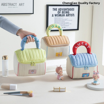 Kosmetikakott Cute House disainiga tüdrukutele, reisile sobiv, suur maht; materjal: Muu; bränd: Muu; funktsioon: Muu; sugu: Naine; igapäevane kasutamine