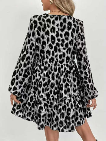 Leopardi mustriga kleit, sügav V-kaelus, pikad varrukad, keskpikkus, polüester