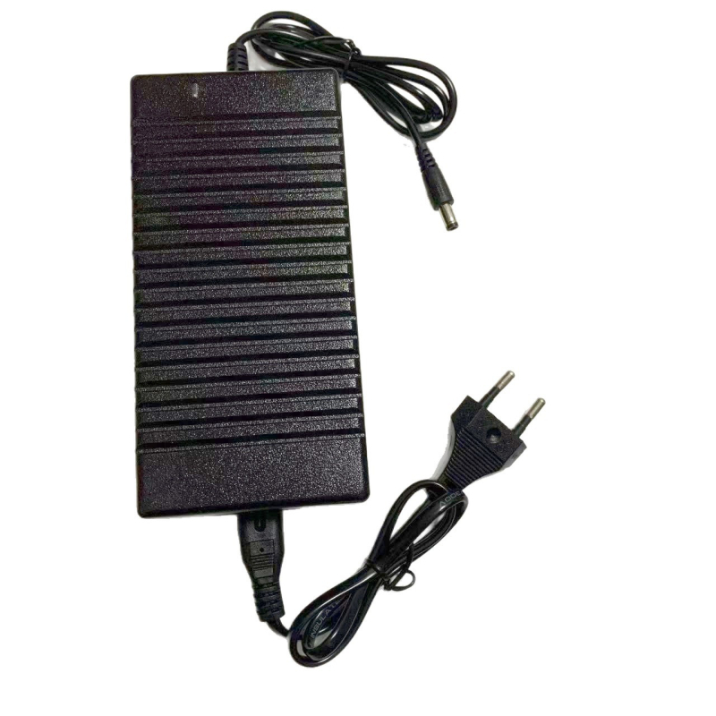 Maskeeritud laadijaga ravimikarbi turvakarp — kaasaskantav plastikkarp, mudel JCY-12150, maht 1 L