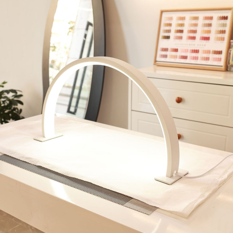 Poolkuu LED-lamp maniküüri jaoks – laua-lamp, silma kaitse, baasvalgustus, plastikust varjus, nupp-lüliti, USB toide