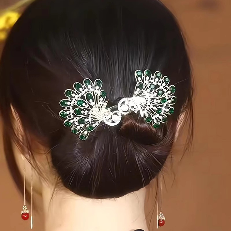 Veluurist juukseklips, twist clip, tootekood B10267, kevad 2025, pastoraalne stiil.