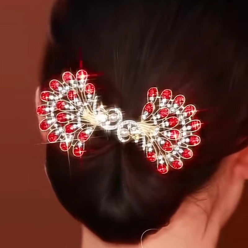 Veluurist juukseklips, twist clip, tootekood B10267, kevad 2025, pastoraalne stiil.