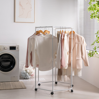 Raft de haine pe podea cu formă hexagonală, țevi metalice de 16 mm, construcție metal-plastică, mobil cu roți