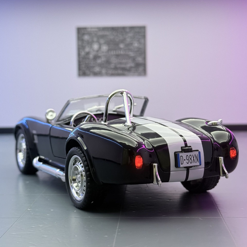 1:22 alumiiniumisulamist Cobra kabriolett-mudel, valgustus ja heli funktsioonidega, akudega toitel, mõõtmed 20×9×6.5 cm