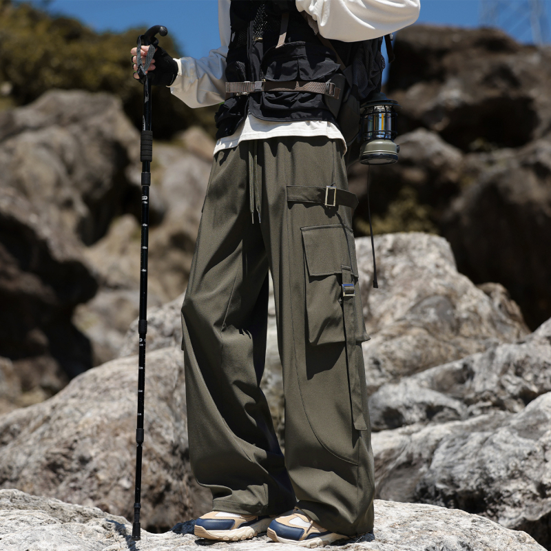 Traksidega teksad, laia lõikega, väga madal vöökoht, pikad püksid, keskmise paksusega, bambuskiud ja polüester