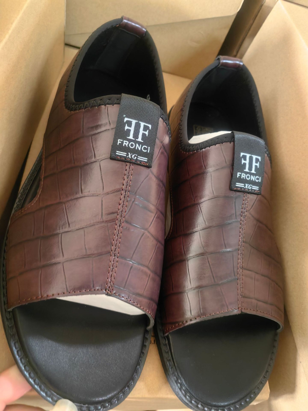 Meeste sandaalid – ülaosa mikrofiibernahk, tallad kumm, kinnitamine slip-on, varvas ümmargune, veekindlad