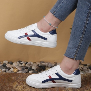 Naiste tossud nööridega, kunstnahk peal, ümmarguse varba, kerge kummist tald, süstimise tehnoloogiaga